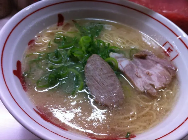 Snapdishの料理写真:長浜ラーメン|yurinyaさん