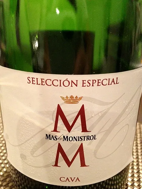 Snapdishの料理写真:MAS MONISTROL CAVA、美味かったのでつい一人で一本空けてもーた。。。日曜の深夜だというのに。。。(ΘωΘ;)|Kazuさん