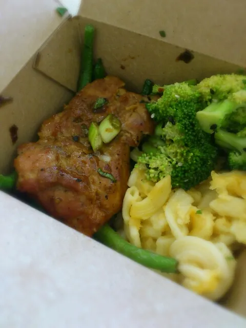 Snapdishの料理写真:chicken, brocolli and mac'n cheese|Funky Chefさん