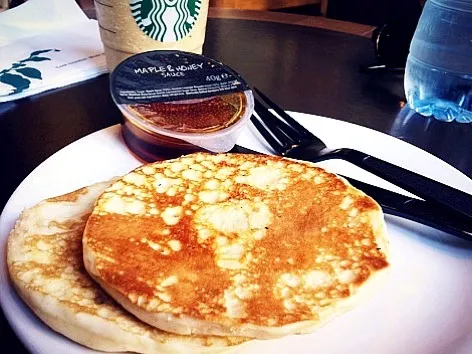 pancake with maple syrup and caramel frappe|chaliieさん