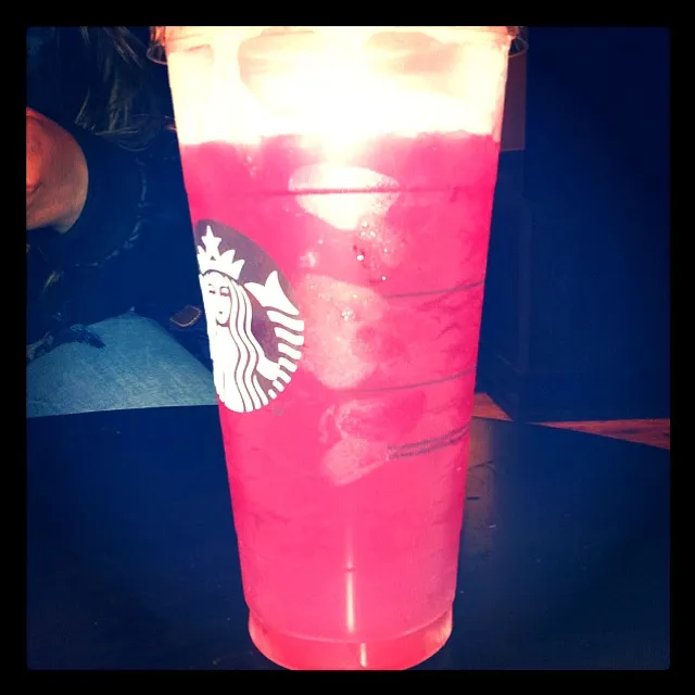 Trenta passion fruit iced tea lemonade.|Nellyさん