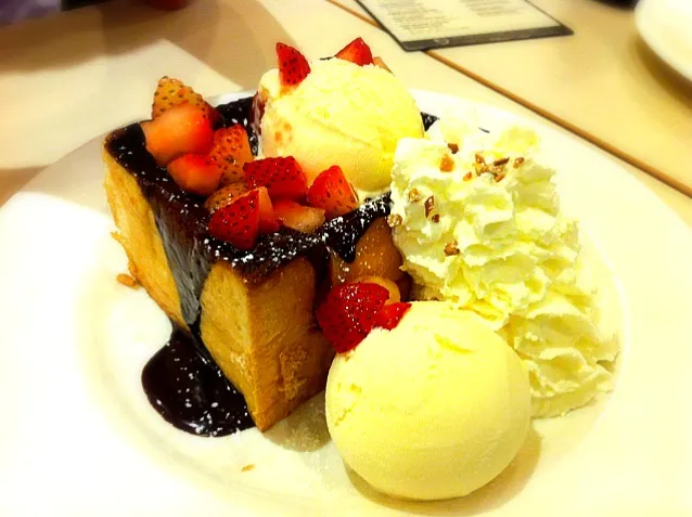 Chocolate Strawberry Toast|Nat Varakunpakonsiriさん