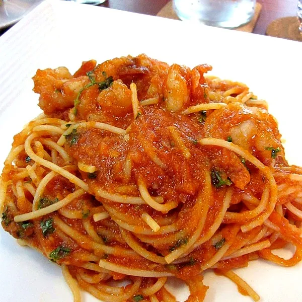 Spaghetti Spicy Tomato Sauce with Prawn  ビエンチャンのカフェのトマトソーススパゲティ|Keiさん