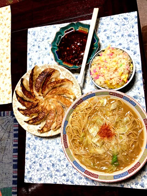 Snapdishの料理写真:みそラーメン&餃子&ミニ炒飯|Akihiro Sasayamaさん