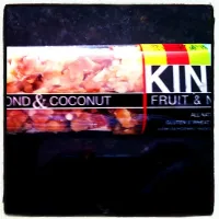 Almond and coconut kind bar.|Nellyさん