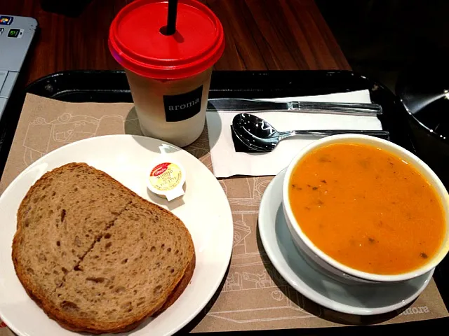 Snapdishの料理写真:Ice Aroma & golden carrot soup|Yantoさん