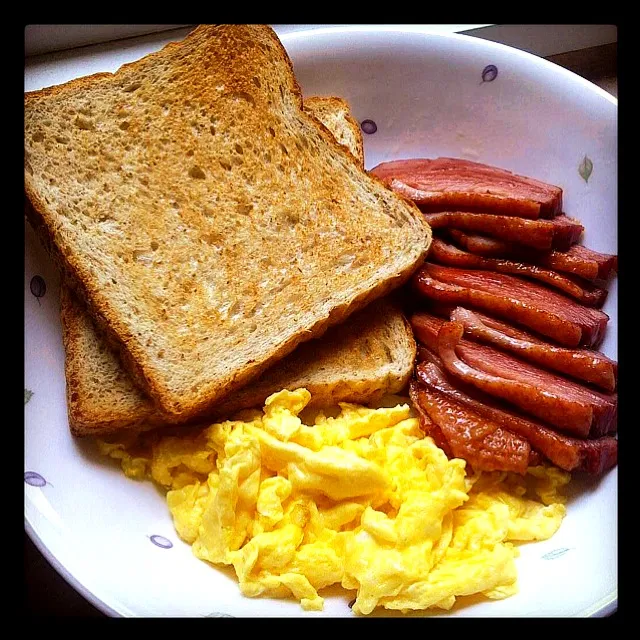 Snapdishの料理写真:panfried smoked duck, scramble eggs and toast|myleneさん