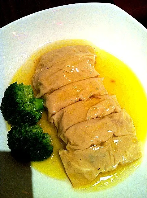 Bean curd sheet wrapped with Shanghai vegetable & minced chicken in supreme bouth|HeidiLittleさん