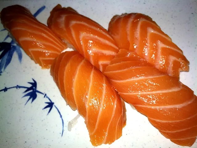 salmon sushi|Carmen Sakuraiさん