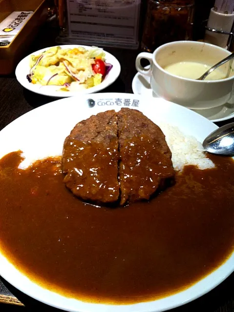 Snapdishの料理写真:漢堡咖喱飯|yehさん