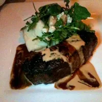 Snapdishの料理写真:NY Strip Steak with garlic mashed potatoes|Kimberly Kellyさん