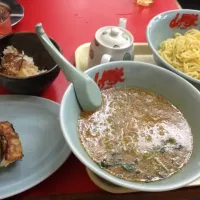 つけ麺、チャーシュー丼、餃子|Yuki Uchidaさん