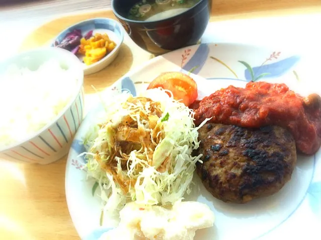 本日のランチ。チーズインハンバーグ定食(社食・480円)。|JTKさん