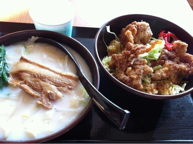 豚骨刀削麺と秘伝の唐揚げ丼 いづれもミニサイズ|大石さん