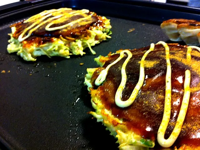 Snapdishの料理写真:okonomiyaki( ♥ᴗ♥ )yummmmmmmmmy♪♪|kryさん