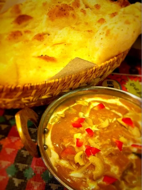 Snapdishの料理写真:Navratan Korma & Garlic Nan|ふじたさん