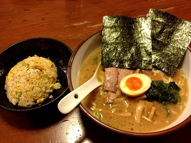 横濱家ラーメン＆半チャーハン|keisukeさん