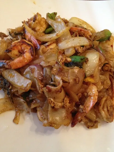 shrimp pad kee mow @ royal thai|hannahさん