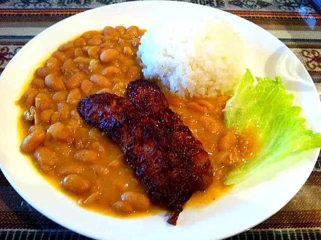 Frijol canario y chorizo (Peruvian beans and sausage)|chan mitsuさん