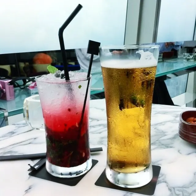 Strawberry, pomegranate mixed soda & beer|Miyake Canbiさん