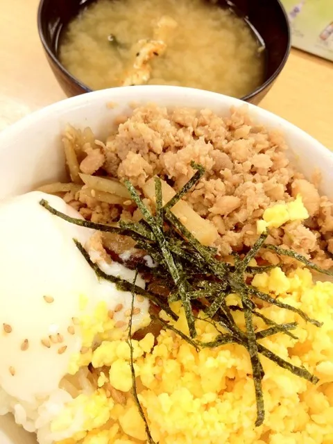 親子そぼろ丼  #朝ごはん #朝飯 #丼|Takashi H.さん