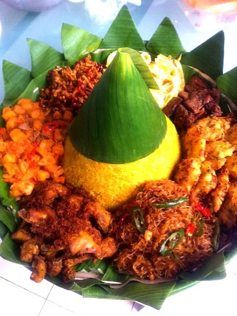 Indonesian Nasi Tumpeng|Felicia Solihinさん