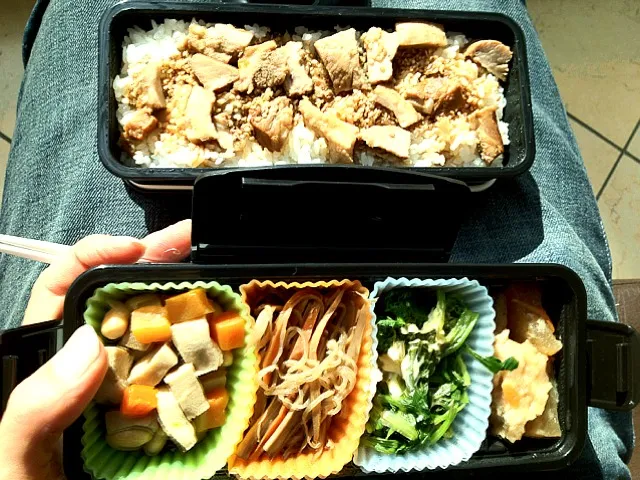 Snapdishの料理写真:豚の角煮丼|AKIRA AKIRAさん