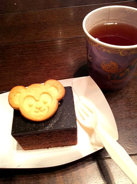 Snapdishの料理写真:ダッフィーのチョコケーキ@TDS|あみん´ω`)ﾉさん