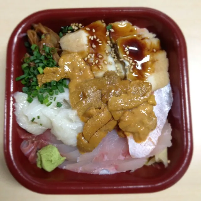 Fri,18,Nov lunch 海鮮丼。|@cityofyokohamaさん