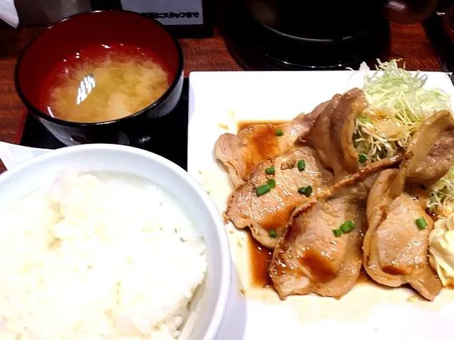 生姜焼き定食|ハチさん