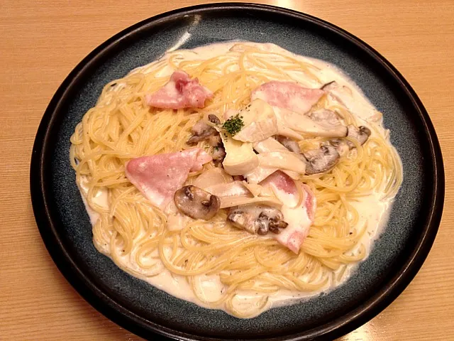 Snapdishの料理写真:生ハムと木のこのクリームチーズパスタ|よちさん