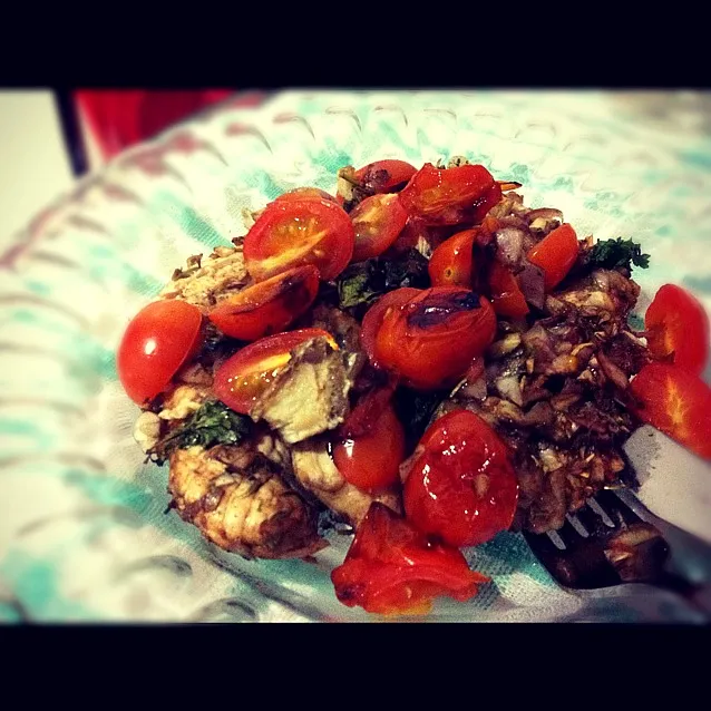 Snapdishの料理写真:Balsamic chicken cooked w cherry tomatoes and shallots.|Monstaaaa さん