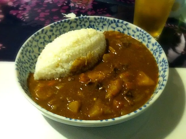 海上自衛隊 護衛艦やまゆきの牛すじ煮込みカレー|こまゆさん