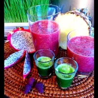 #RawLunch #bestever Dragonfruit ananas framboos appel peer  bleekselderij en tarwegrasshot|Rene Onstenkさん