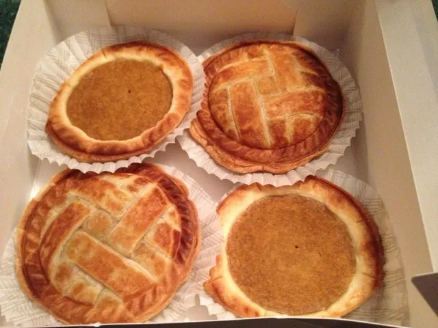 Snapdishの料理写真:pies|Patricia Huettelさん