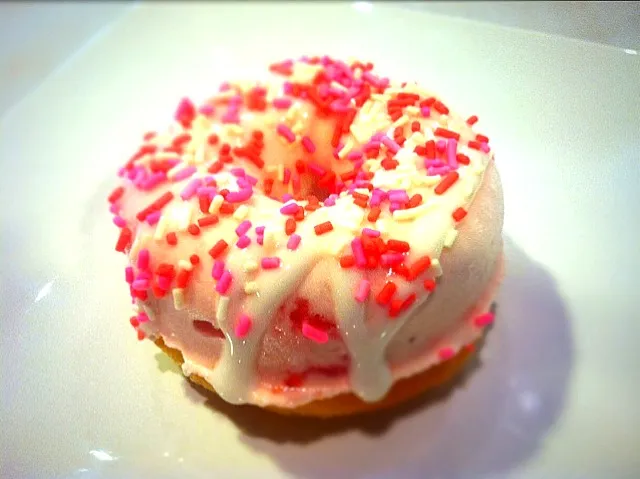 icecream strawberry donut|nuttyさん