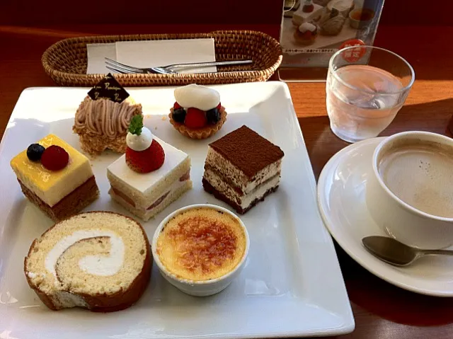 Snapdishの料理写真:神戸スイーツ、プチケーキ♥|Hideki Nagahoriさん