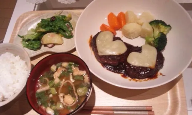 晩ごはん  チーズデミハンバーグ|おかくらまみこさん