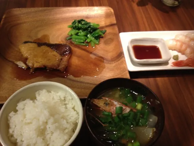 ぶり照り＆赤海老の味噌汁、刺身|tomokoさん