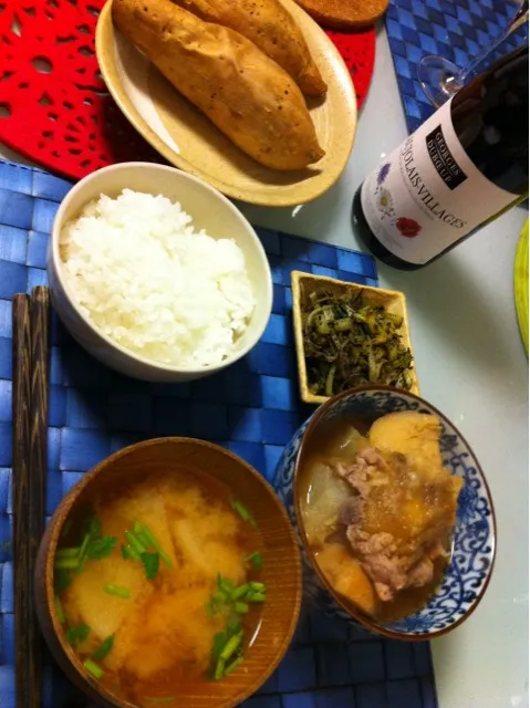 今日のごはん。大根里芋豚肉炊き、大根の皮のきんぴら、蕪のお味噌汁、安納芋。|Alicaさん