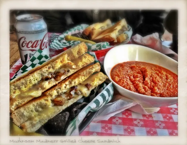 Mushroom Madness Grilled Cheese Sandwich|Yantoさん