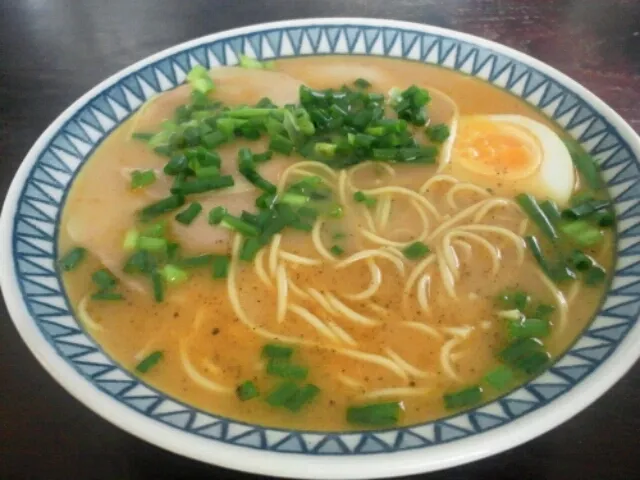 棒麺の熊本ラーメンを作りました。麺がヌルッとしてなくて美味い！(五木食品)|SATOSHI OOCHIさん