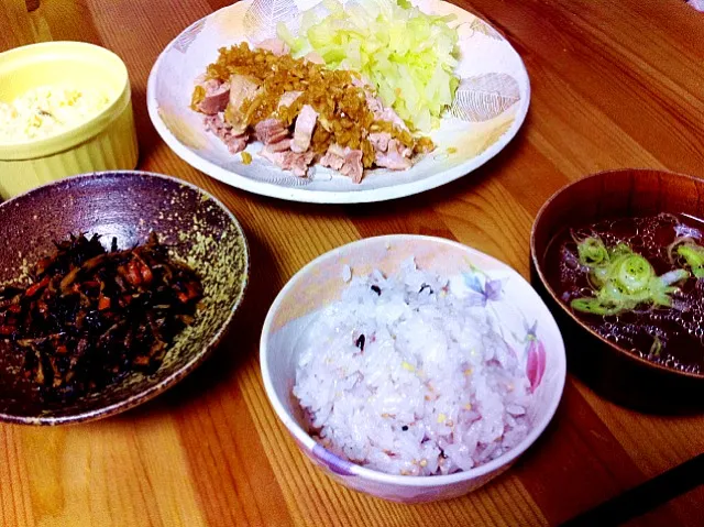 今日の晩ご飯(・ᴗ・) 茹で鷄とヒジキの煮物、ポテサラ、チキンスープ！|篠原 恵介さん