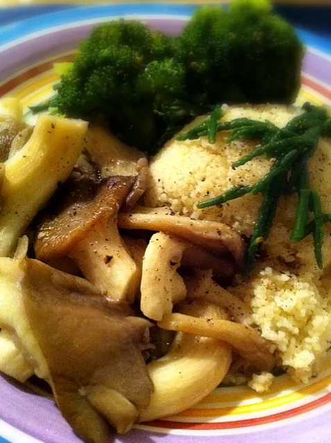 Snapdishの料理写真:couscous, oyster mushrooms, broccoli|Gabiさん