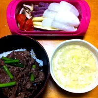 Snapdishの料理写真:焼肉どんぶりと蒸し野菜♪|minidaihukuさん