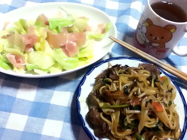 焼きそば＊生ハムとキャベツのサラダ|kazukiさん