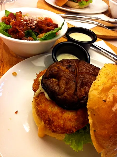 handburger and salad @thehandburger|myleneさん