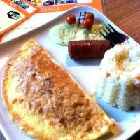 garlic rice, onion and cheese omelet, longganisa|melvin villarさん