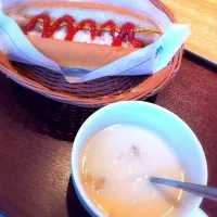 Snapdishの料理写真:ホットドックとクラムチャウダー|ふじさん