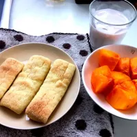 朝ごはん メロンパン柿|佐藤 璃梨花さん